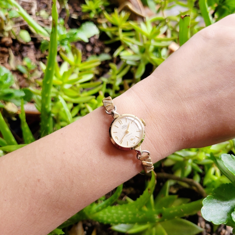 Vintage Smiths Empire 7 Jewels Gold Stretch Watch